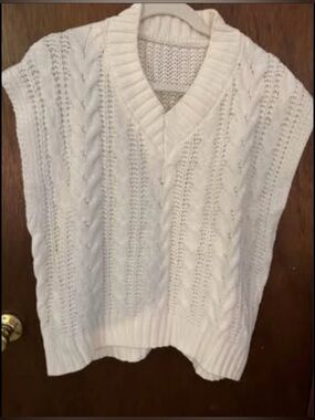 SHEIN Cable Knit V-Neck Sleeveless Sweater Vest - off white NWOT